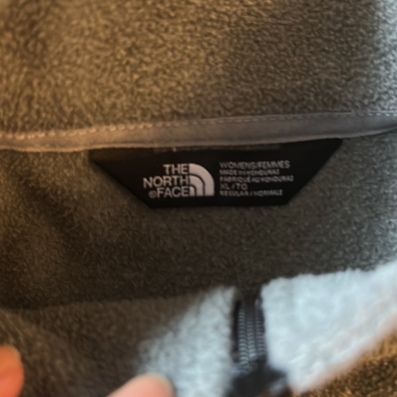 North Face pullover - Picture 2 of 4